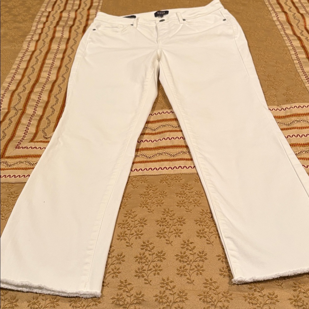 NWOT NYDJ Women's White Straight Leg Jeans, Cotton Blend, “Sheri Slim, 6 - Picture 2 of 12